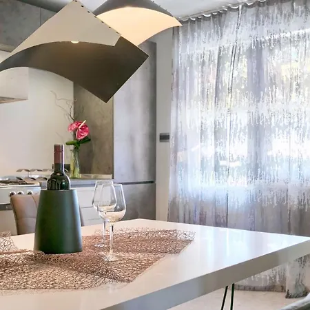 Modern Oasis Apartment Pula Exterior photo