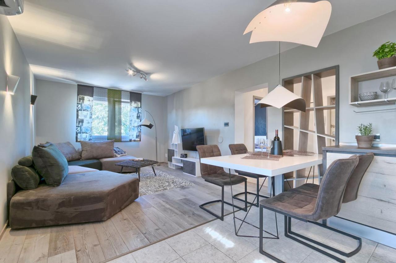 Modern Oasis Pula
